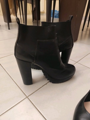 Women's boots like new, black with 11cm thick heel
