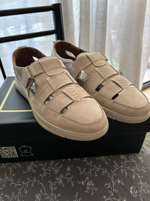 Leather summer shoes size 42 new, beige