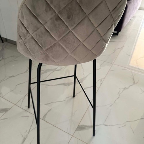 Chairs set of 4 like new, kitchen or dining room