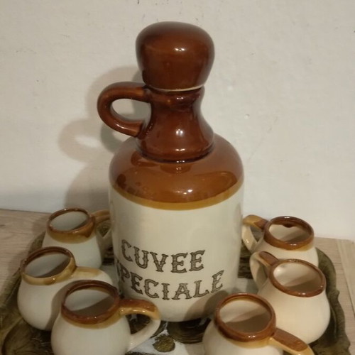 Pitcher with glasses like new