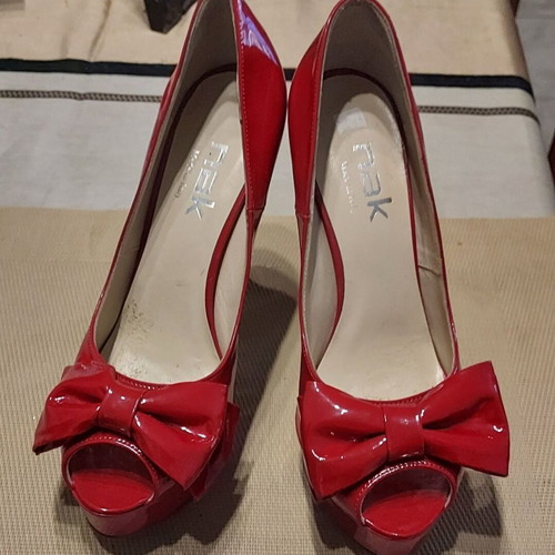 Nak Peep Toe Patent Leather Heels size 38.5 like new, red