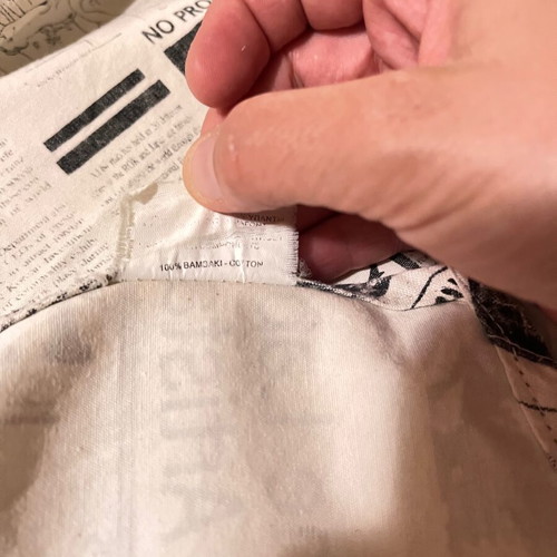 Kentia kitchen apron like new, 100% cotton, newspaper print