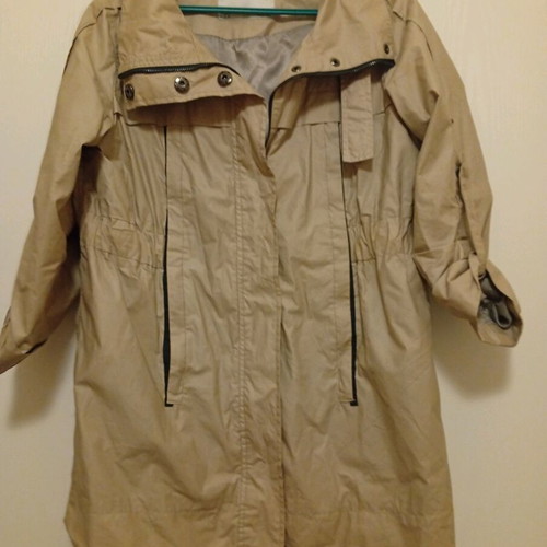 Zara beige trench coat like new, wide fit
