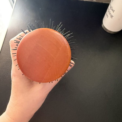 Roxy hairbrush used