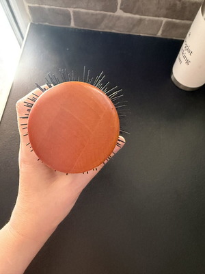 Roxy hairbrush used