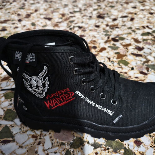 Stranger Things x Palladium hiking boots size 38 like new, black