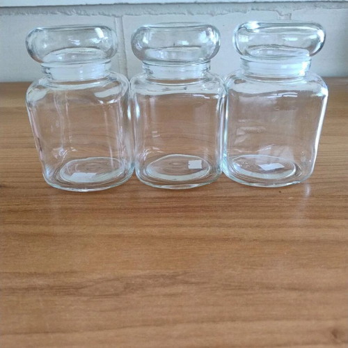 Glass jars set of 3 with airtight lids like new