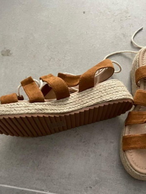 Flatform sandals like new, camel suede with espadrille sole