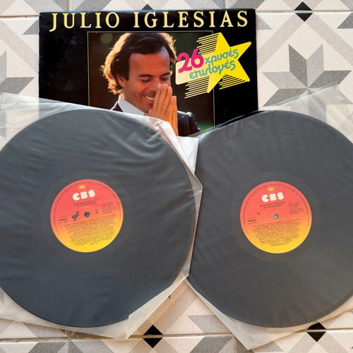 Julio Iglesias 26 Golden Hits vinyl like new, 2 double records