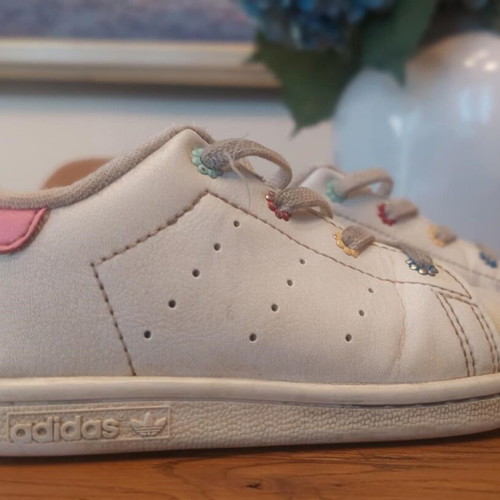 adidas gazelle silver green womens Hello Kitty x adidas Stan Smith W HP9656