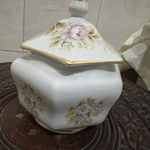 Porzeland Masse Bavaria porcelain vessel with lid like new