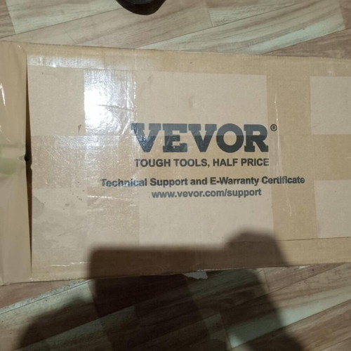 Vevor Hydraulic Floor Jack new with 95cm lift and 1.5 ton load capacity