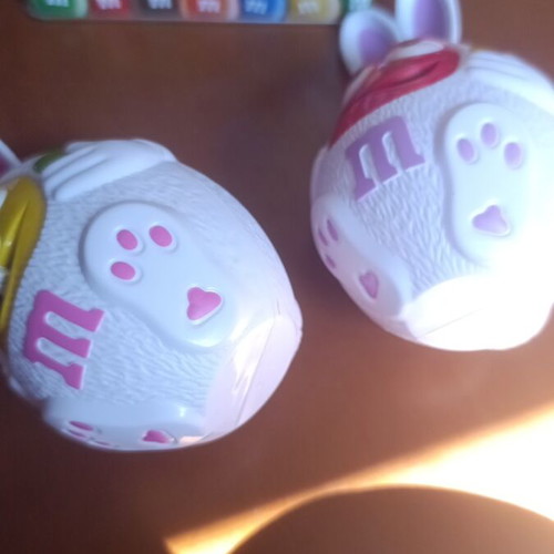 M&Ms Easter set new with metal box and wooden decoration