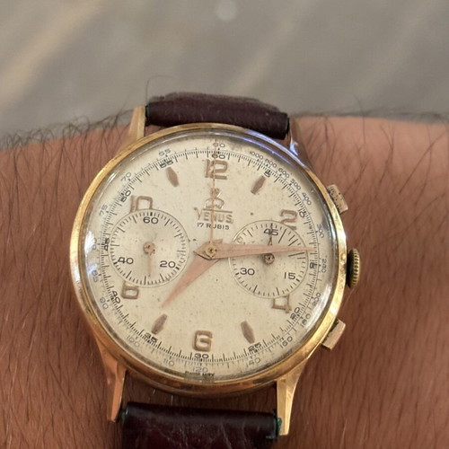 Venus gold chronograph wristwatch, 18k