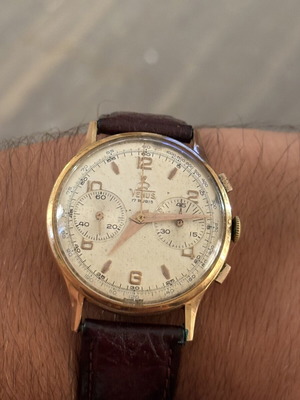 Venus gold chronograph wristwatch, 18k