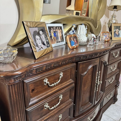 Dining table with 6 chairs and wooden dresser with mirror like new