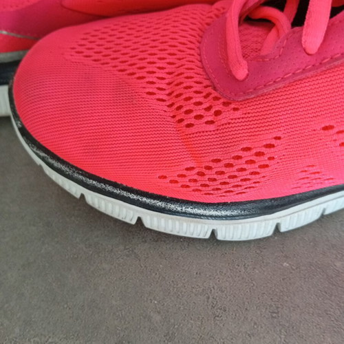 Skechers athletic shoes used, size 40, red
