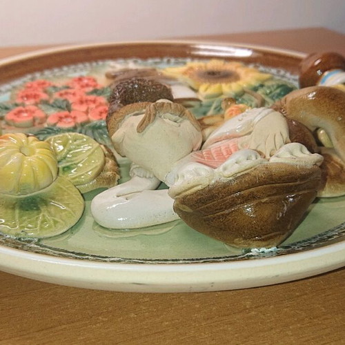Decorative embossed plate like new, 26 cm diameter