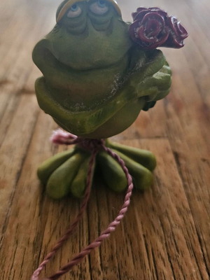 Frog figure like new, 5 cm