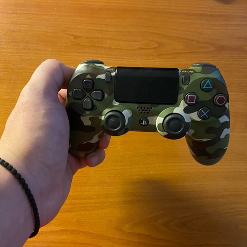 DualShock 4 V2 Sony camo controller like new for PlayStation 4