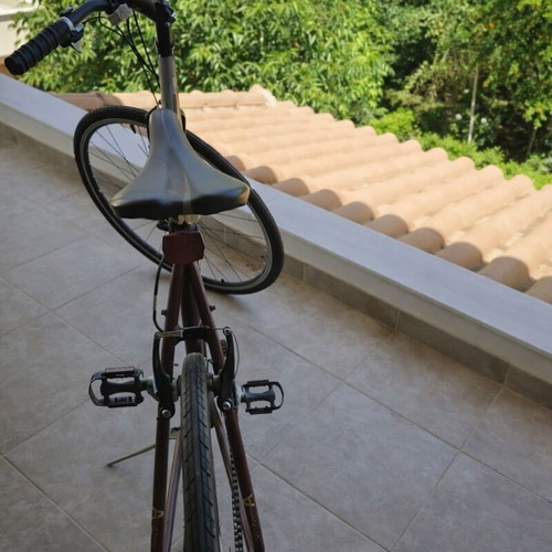 KHS Vitamin A city bike like new, disc brakes, 700c wheels