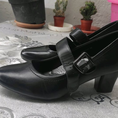 Dance heels like new, size 38, black with thick heel