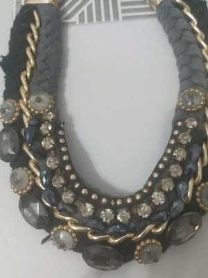 Jewelry set necklace and bracelet gray like new, impressive