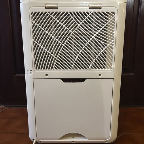 Juro Pro Oxygen 25L Dehumidifier like new with compressor and ionizer