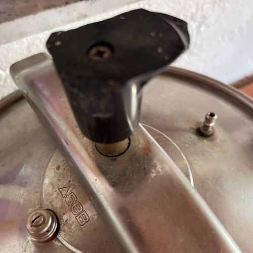 Seb pressure cooker used with replaceable broken handle