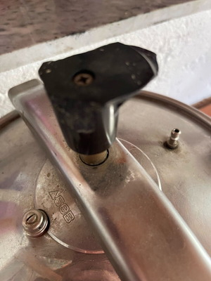 Seb pressure cooker used with replaceable broken handle