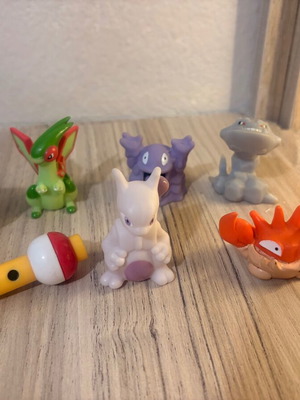 Pokemon vintage finger puppets set with flute