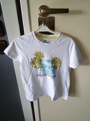T-shirt used for 6 years old, white, size 116 cm