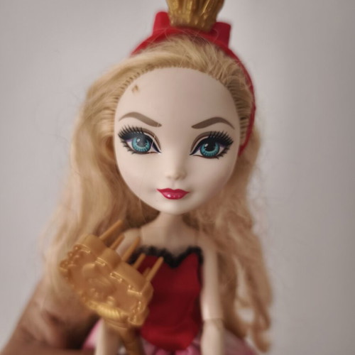 Ever After High Apple White doll used, original accessories