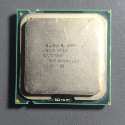 Intel Xeon X3220 processor, quad core, 2.40 GHz, LGA 775