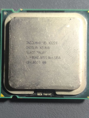 Intel Xeon X3220 processor, quad core, 2.40 GHz, LGA 775