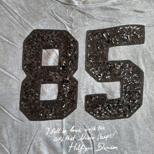 Γυναικείο t-shirt Hilfiger Denim XL μεταχειρισμένο, γκρι με στάμπα 85