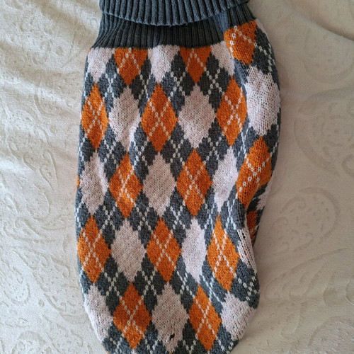Dog pullover used, warm and soft