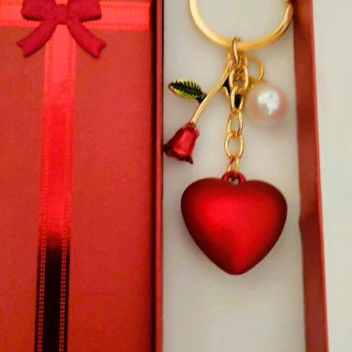 Keychain Heart with Rose and Pearl new, red and gold tone