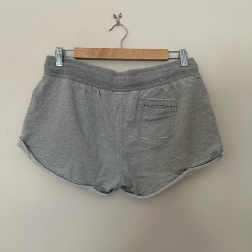 Puma shorts No L