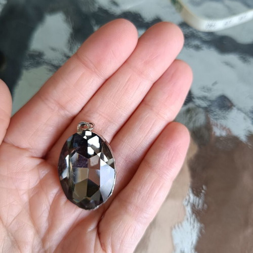 Pendant with semi-precious stones used, no chain, purple