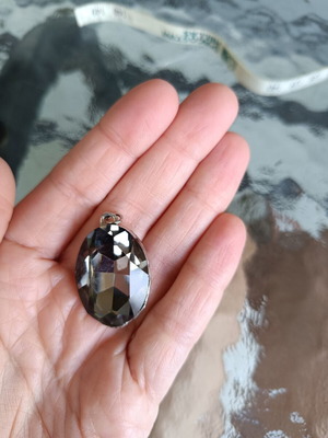 Pendant with semi-precious stones used, no chain, purple