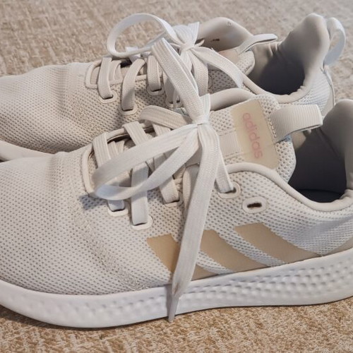 Adidas women's white sneakers with Cloudfoam insoles, size 38