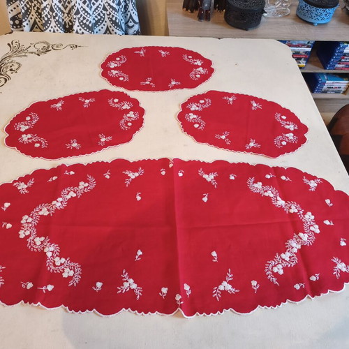 Vintage set of 4 embroidered table linens