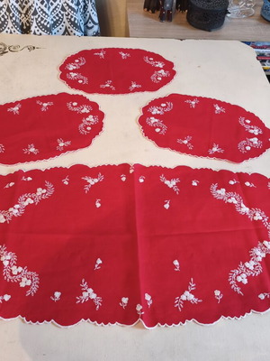 Vintage set of 4 embroidered table linens