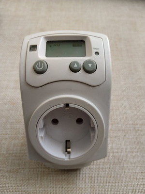 Socket thermostats like new, set of 2
