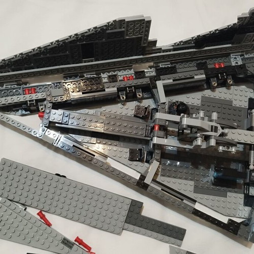 LEGO Star Wars 75055 Imperial Star Destroyer, missing pieces