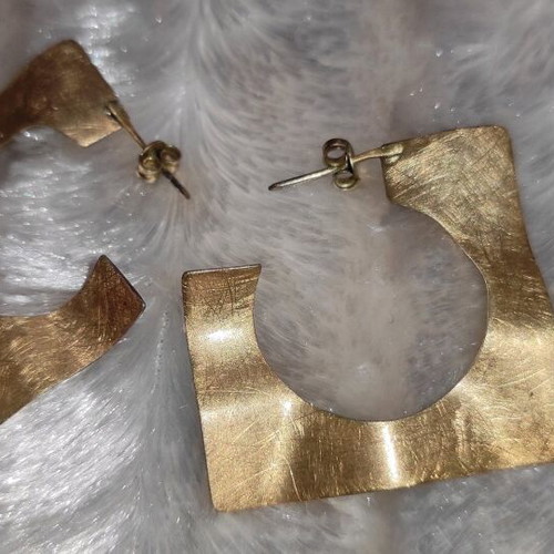 Women's earrings like new, 2 pairs, purple stone and gold color