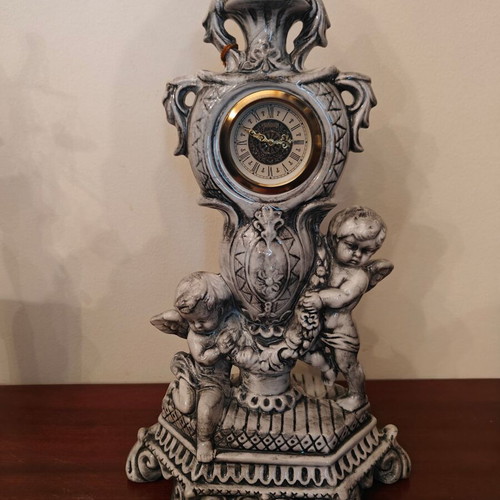 Old analog tabletop clock used, not working