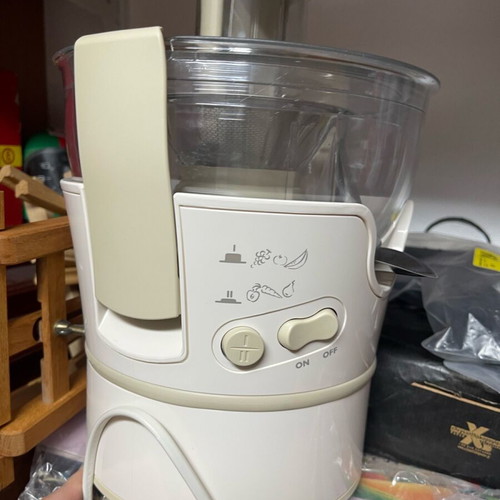 Tefal juicer like new with 700ml capacity and stainless steel filter
