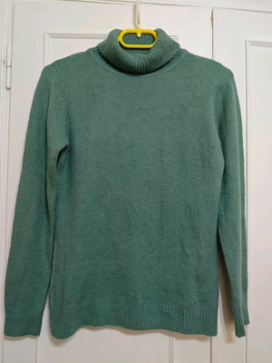 Soft Textured Knit Funnel Neck Sweater like new